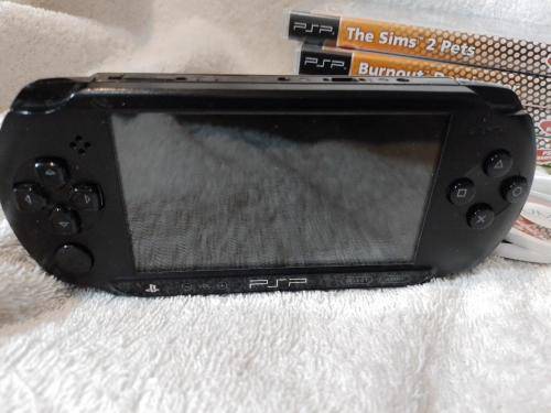 PSP Street,  Charger, 5 Games + 4 UMD Music videos loose + Starter Kit (No Memory Card)