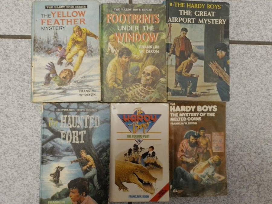 Job lot of 6 Vintage The Hardy Boys (4 x Hard covers 2 x Soft Covers)