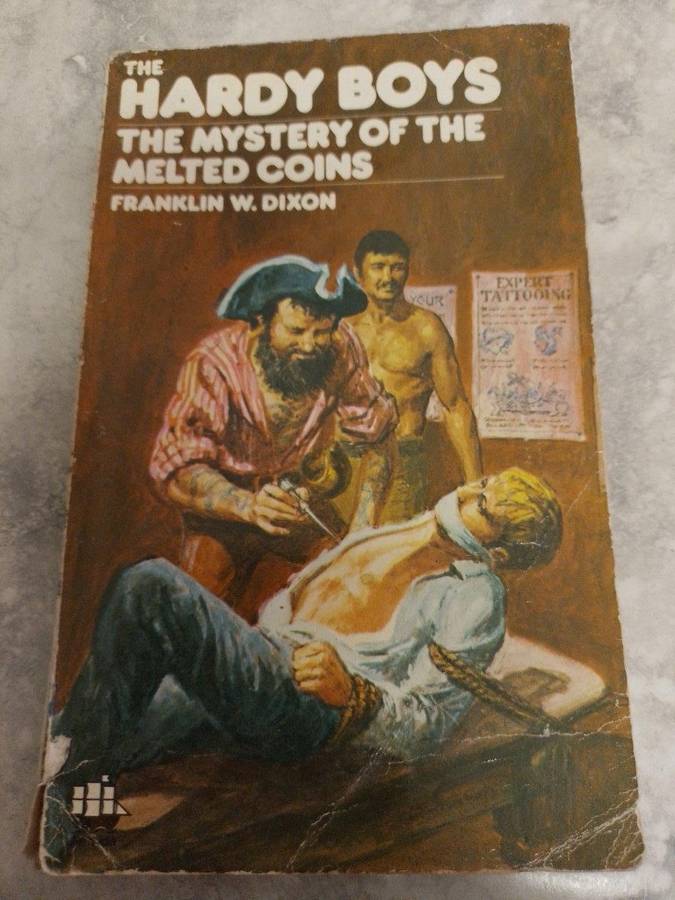 Job lot of 6 Vintage The Hardy Boys (4 x Hard covers 2 x Soft Covers)