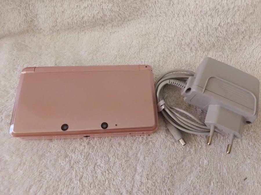 Nintendo 3DS  Stylus, Charger + Animal Crossing cartridge - No Memory Card