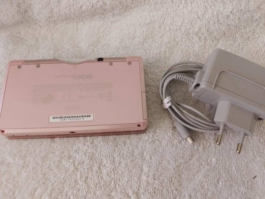 Nintendo 3DS  Stylus, Charger + Animal Crossing cartridge - No Memory Card
