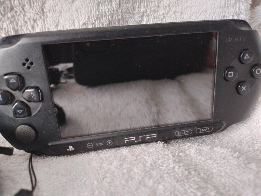 PSP Street,  Charger, Carry Case no memory card