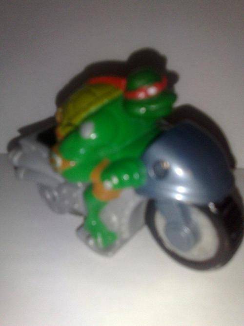 Ninja Turtle on a bike +- 9cm long 2003