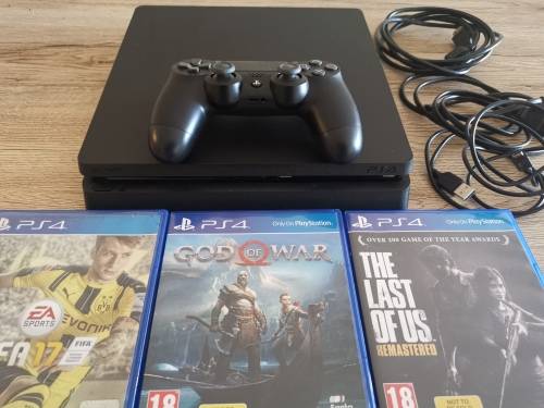 Sony PS4 1TB console and controller