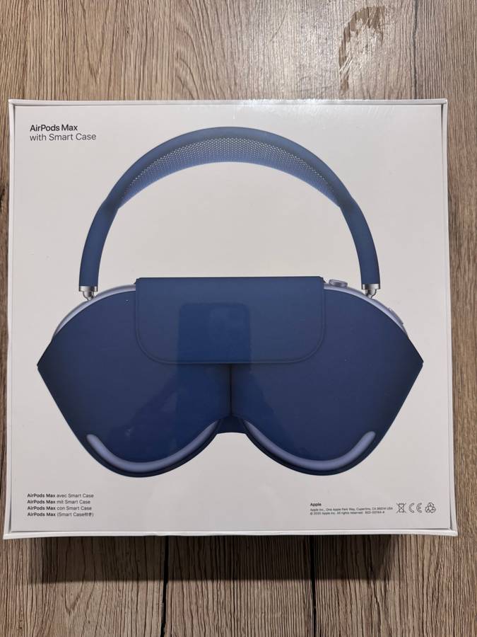 AirPods Max with Smart Case