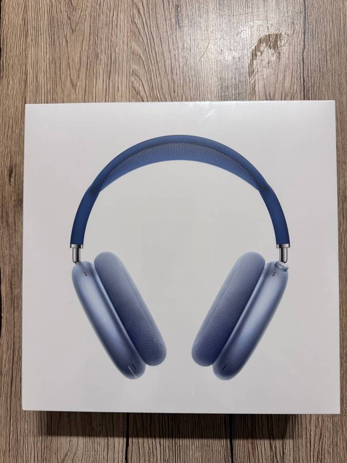 AirPods Max with Smart Case