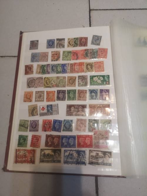 GB. Lots of books with stamps.Good value. Only few photos taken -