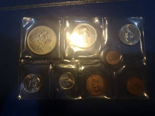 1976 MUNT PACK WITH SILVER R1.