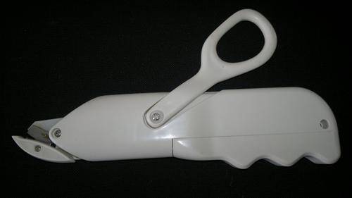 BATTERY OPERATED SUPER SCISSORS