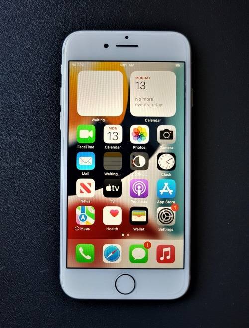 iPhone 7 32GB Silver | Free shipping |  Low low price