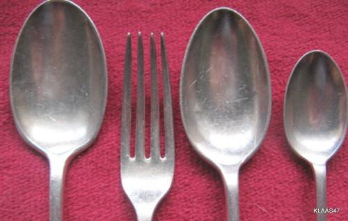 PARLIAMENTARY CREST CUTLERY : EPNS : 3 WALKER & HALL : 1 ELKINGTON PLATE
