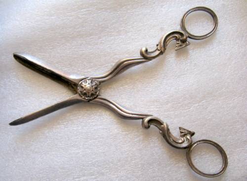GRAPE SCISSORS : GILBERT SILVER PLATE : 18cm LONG