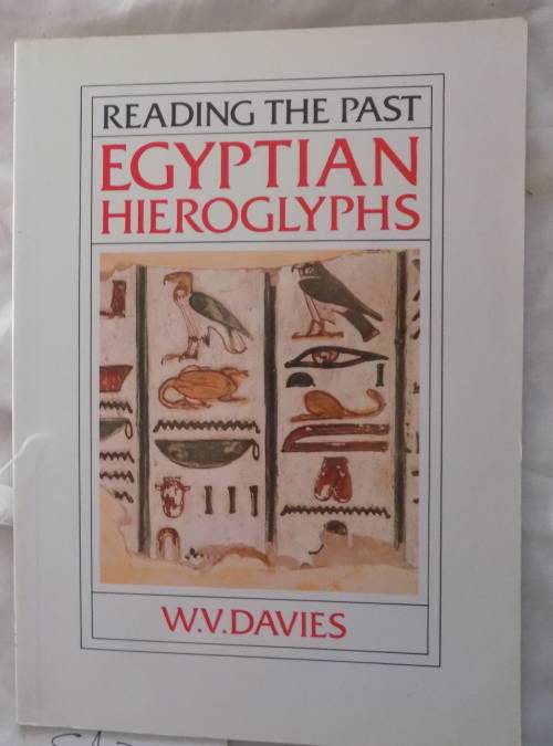 READING THE PAST EGYPYIAN HIEROGLYPHS by W.V.Davies  thin paperback 1992