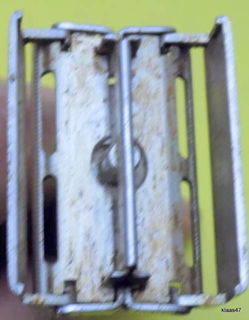 VINTAGE GILETTE : NO 430030 RAZOR : MADE IN ENGLAND (NEEDS SOME CLEANING) NO BLADES INCLUDED