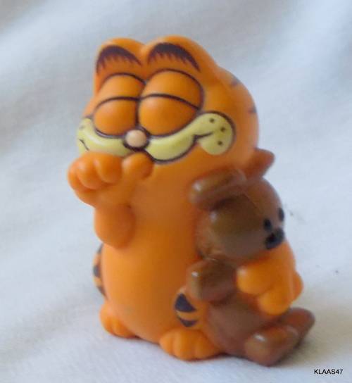VINTAGE GARFIELD FIGURINE - 1981 - MADE IN HONG KONG - 5cm High