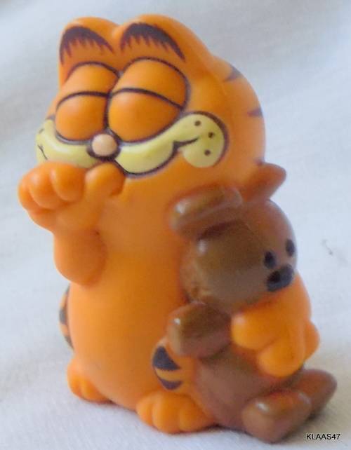 VINTAGE GARFIELD FIGURINE - 1981 - MADE IN HONG KONG - 5cm High