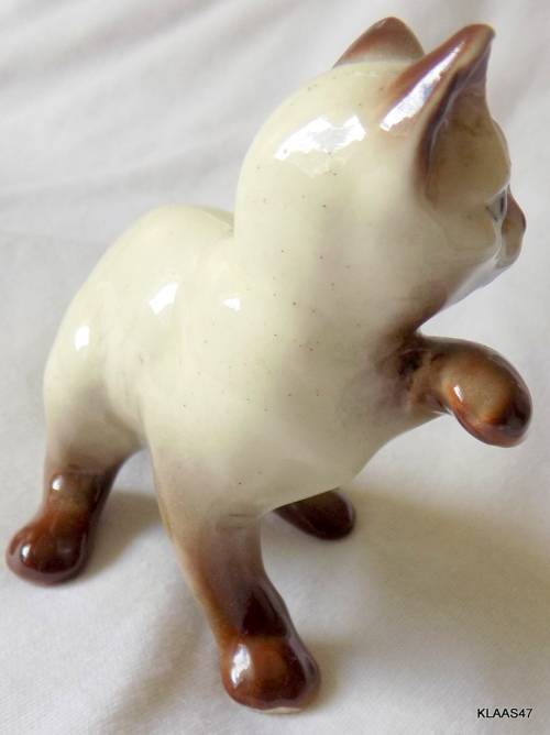 Vintage Porcelain Cat Ornament with No makers mark