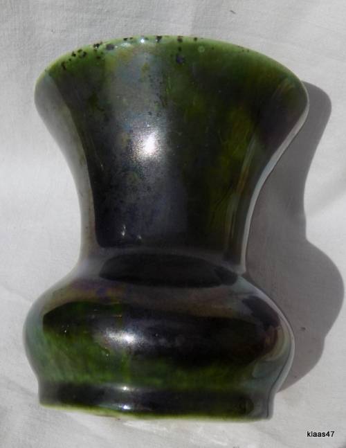 Small Green Lucia Ware vase - No 2002 - 9cm High - 8.5cm Top Diameter