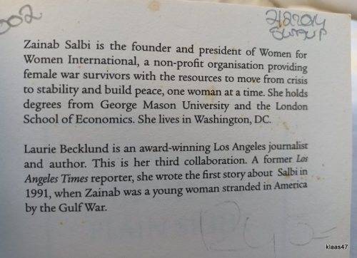 Hidden in Plain Sight: Growing Up In the Shadow of Saddam - Zainab Salbi and Laurie Becklund - P/b