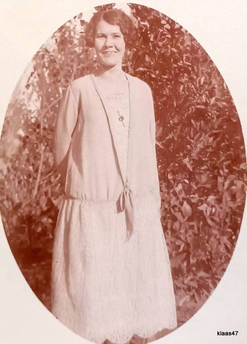 Vintage Photo Post Card - Oval picture - One lady