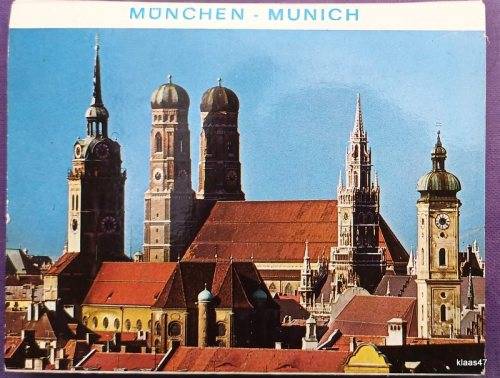 Munich - 10 Small Colour Photos (Folded Souvenir)