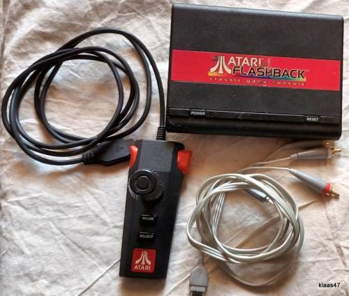 Atari Flashback - Classics Game Console - Cables and 1 Controller