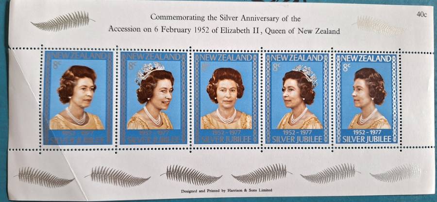 New Zealand 1977 Silver Anniversary Elizabeth II 1 Unused Hinged Miniature Sheet