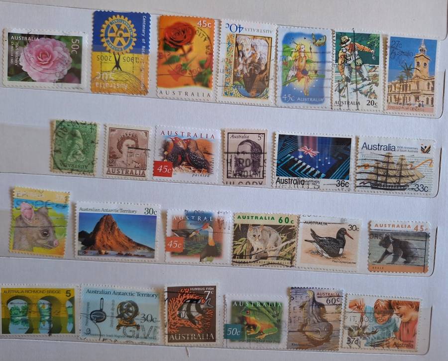 New Zealand Mixed Lot of 25 Used stamps