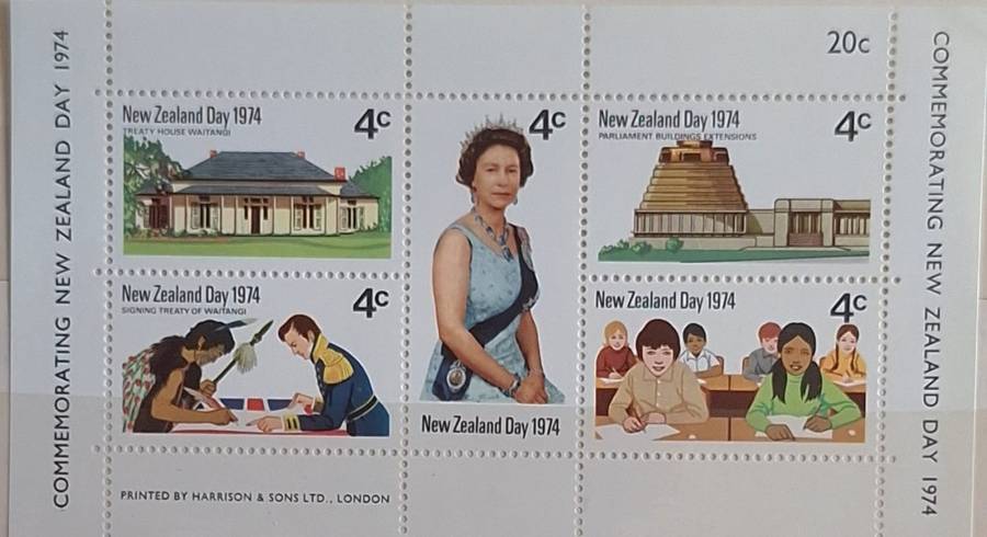 New Zealand 1974 Commonwealth Day Unused Miniature Sheet with some paper toning