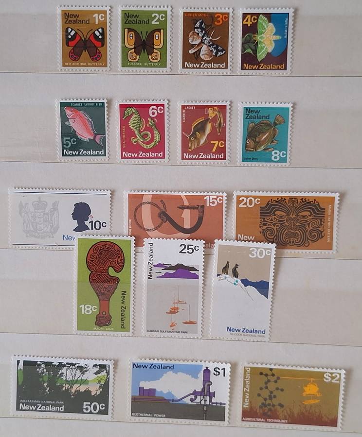 New Zealand 1970-71 Definitives 17 Unused Hinged stamps