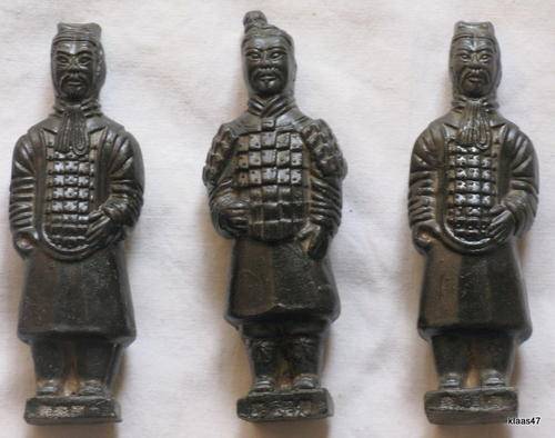 TERRACOTTA OF QIN DYNASTY : 3 PIECES : 12cm HIGH