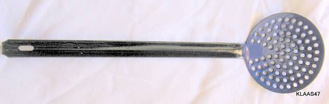 LONG HANDLED STRAINING SPOON : 10cm DIAMETER : 28cm LONG HANDLE