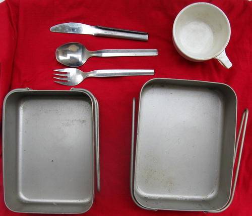 MESS KIT : WIDNEY - 1968 DIXIES PLUS CUTLERY SET AND WHITE MELAMINE CUP : BORDER WAR ERA