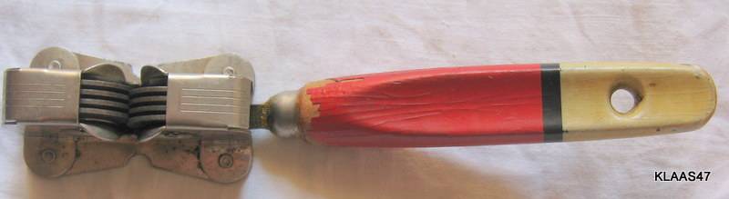 KNIFE SHARPENER : SKY-LINE - MADE IN ENGLAND : WOODEN HANDLE