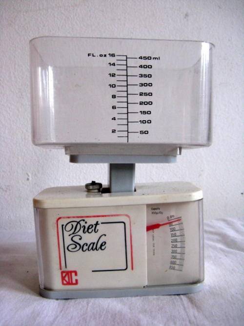 KIC : DIET SCALE : CAPACITY 450g x 10g : NOT LEGAL FOR TRADE