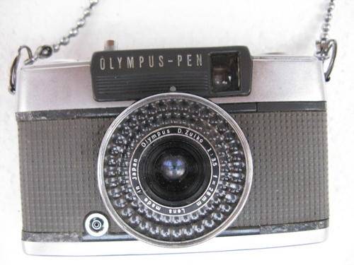 OLYMPUS- PEN : EE-2 : D. ZUIKO : LENS MADE IN JAPAN : NOT WORKING