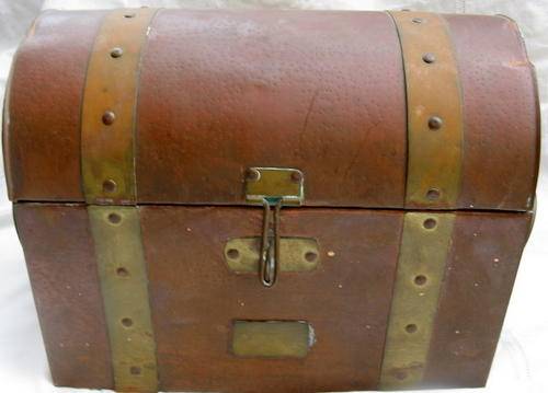 COPPER "TREASURE CHEST" WITH BRASS TRIM : CURVED LID : 24cm HIGH : BASE 30X18cm : *NOTE DENT*