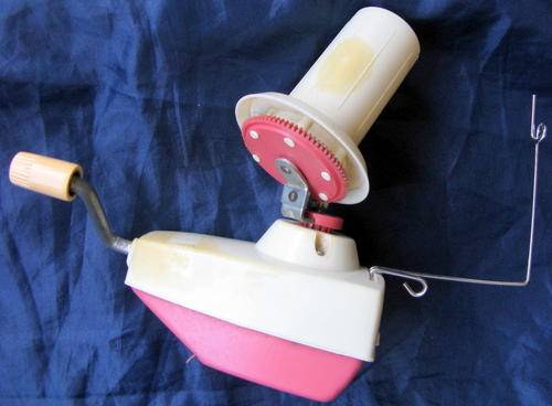WOOL WINDER. . NOTE: NO TABLE GRIP  PLEASE NOTE MARKS