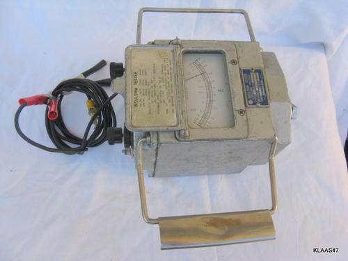 HITACHI : INSULOHM  TESTER :  MEGGER "MEG" TYPE HAND CRANK INSULATION TESTER