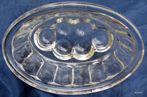 SMALL GLASS JELLY MOULD : 13.5cm LONG  - 8.5cm WIDE