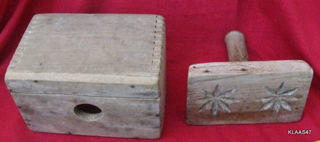 VINTAGE - WOODEN  BUTTER MOLD : 13x8.3x8.7cm