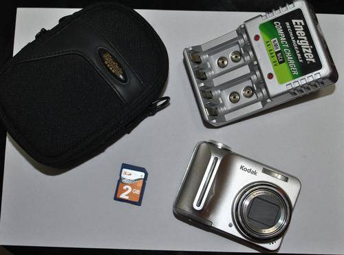 Kodak C875 Digital Camera with Charger, Memory Card and Pouch