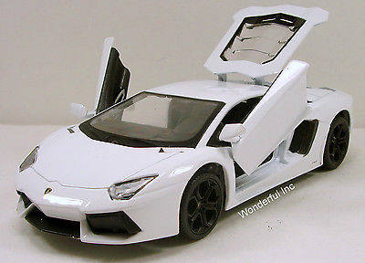 Maisto Lamborghini Aventador LP 700-4 diecast model car 1:24 scale White M55