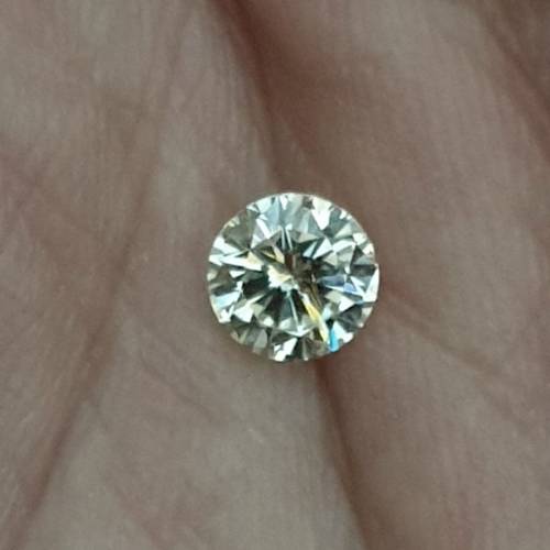 A Superb 0.71ct IGL Certified Natural Round Brilliant Cut Diamond VS1 / H - Stunning Brilliance !