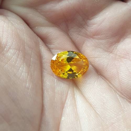 Spectacular 6.35ct Certified Natural Oval Cut VVS Yellow Sapphire - Stunning Investment Stone !
