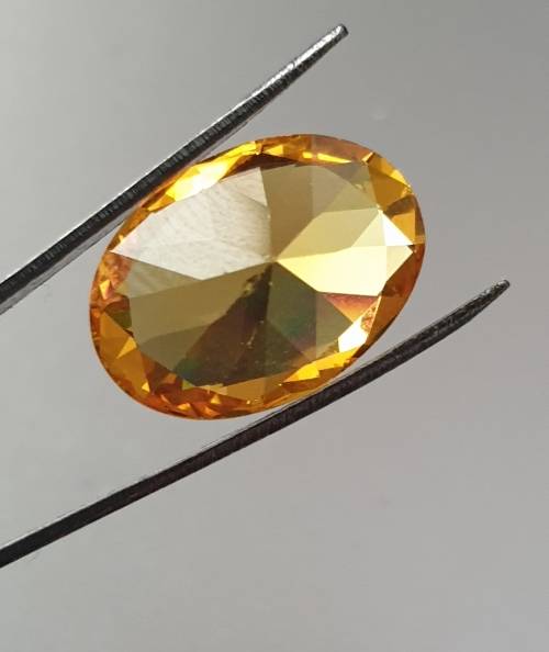 Spectacular 6.35ct Certified Natural Oval Cut VVS Yellow Sapphire - Stunning Investment Stone !