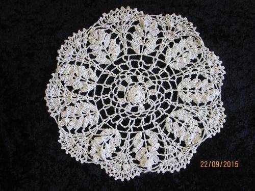 24cm Round white Doillie