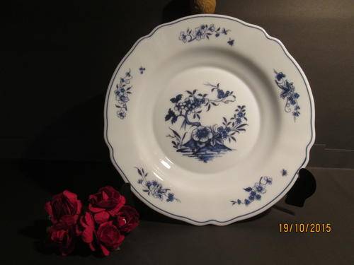 French Arcopal Milk Glass, Kalinka Pattern. Soup plate E