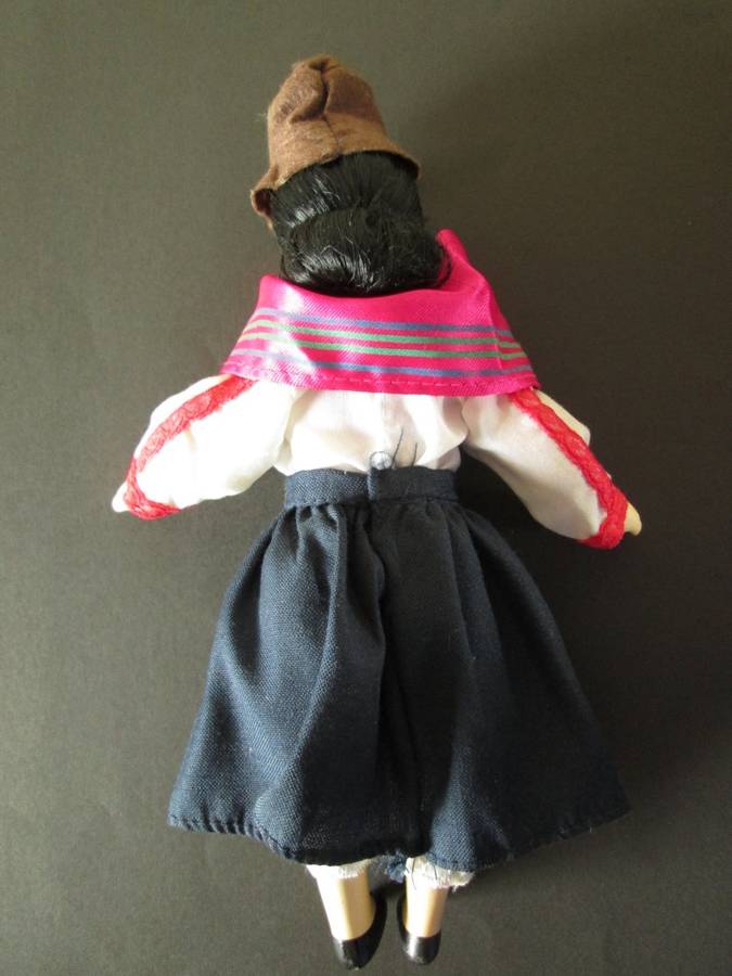 Dolls of The World- No 60- Porcelain Doll- Ecuador- Ecuadorian Costume + Collector's Guide