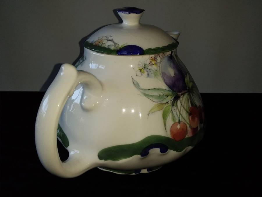 Pottery Garden-Ye Olde World-Potterwoods-Tea and Coffee ware-Pot-Fruit Scenery